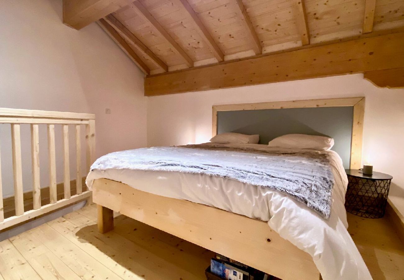 Chalet in Vars - Vars Chalet at 1,890m • Sleeps 14 • Ski Shuttle