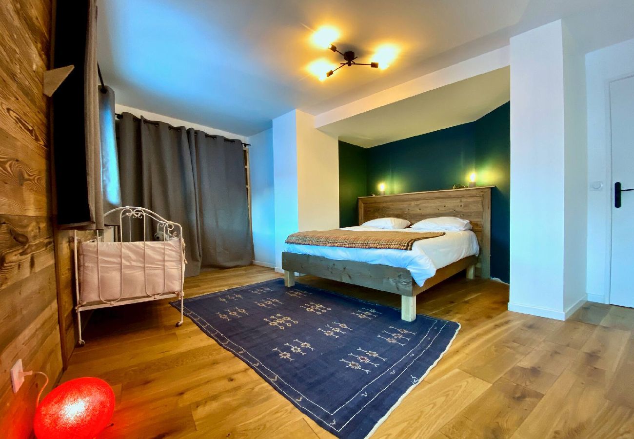 Chalet in Vars - Vars Chalet at 1,890m • Sleeps 14 • Ski Shuttle