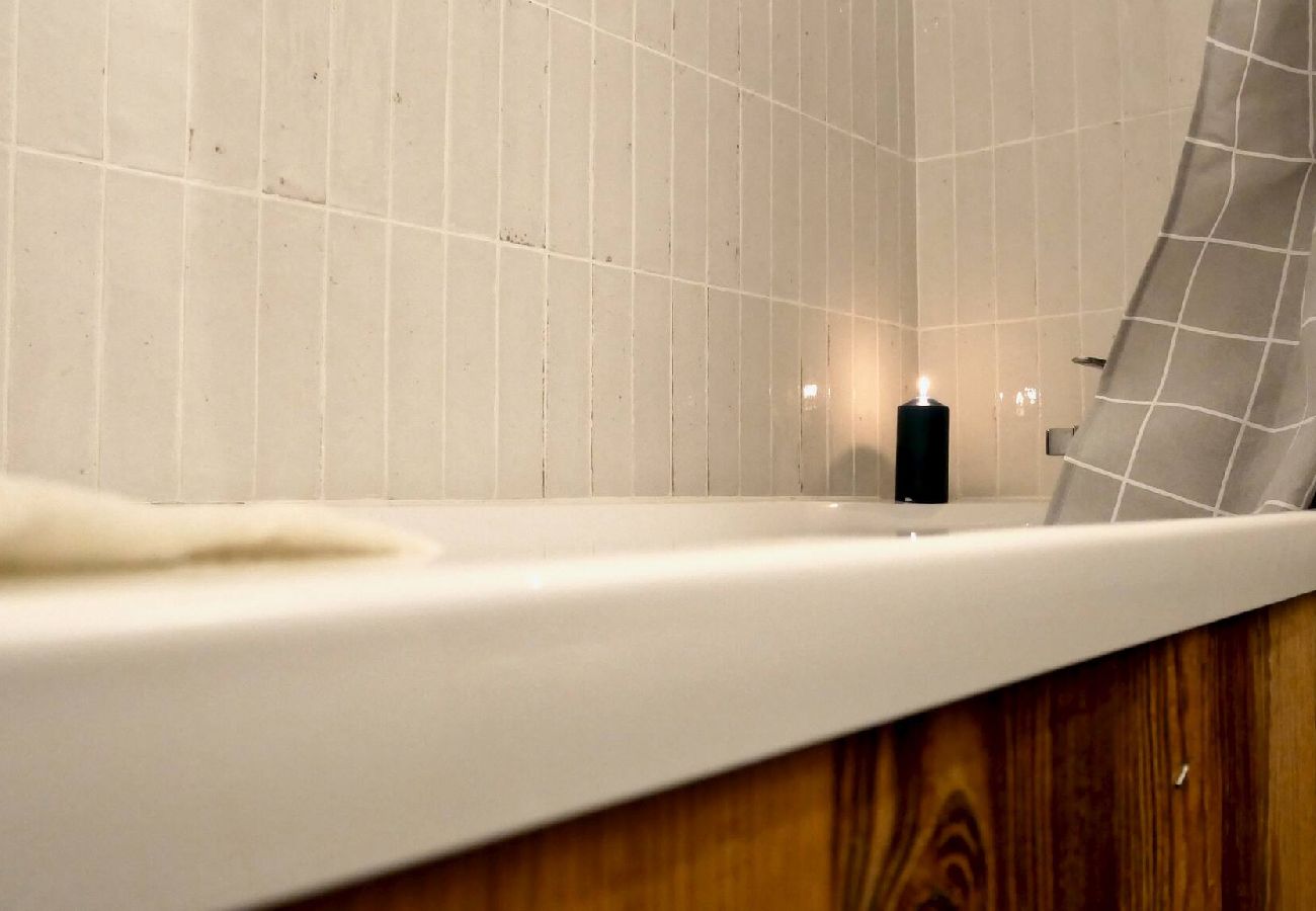 Chalet in Vars - Vars Chalet at 1,890m • Sleeps 14 • Ski Shuttle