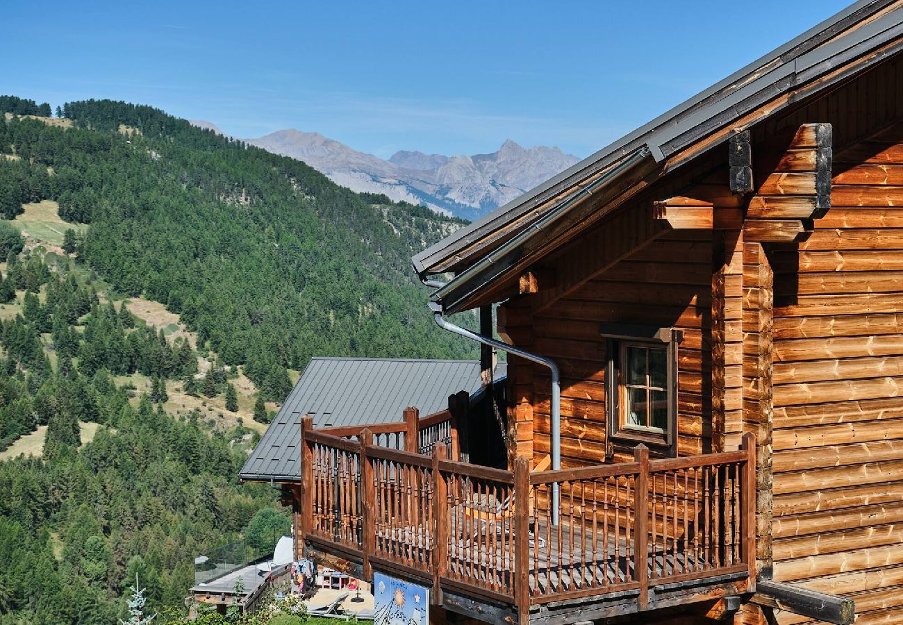 Chalet in Vars - Finnish Chalet • Sauna • Écrins Views