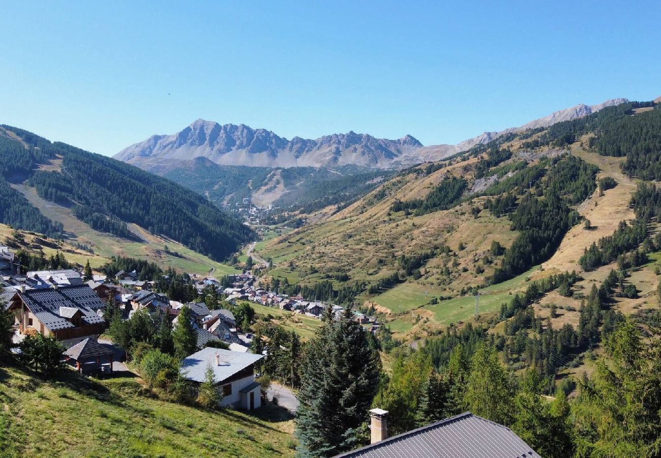 Chalet in Vars - Finnish Chalet • Sauna • Écrins Views