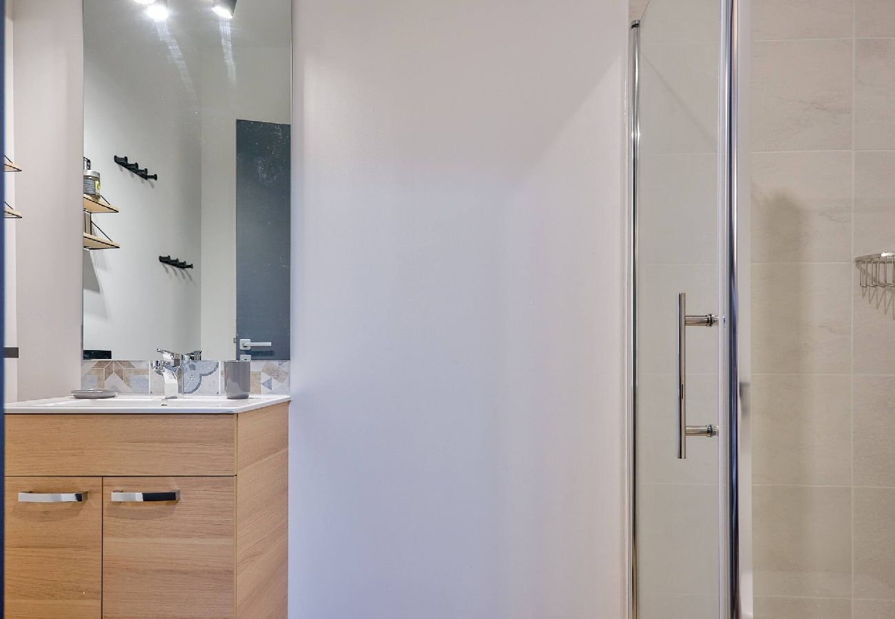 Apartment in Vars - Duplex Penthouse • Terraces • Private Garage • Master Suite