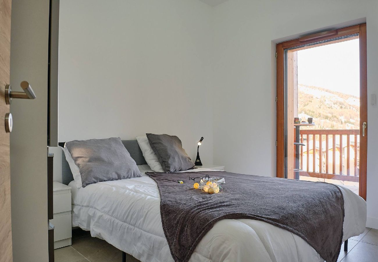 Apartment in Vars - Vars centre – Appt 4 pers en résidence neuve 