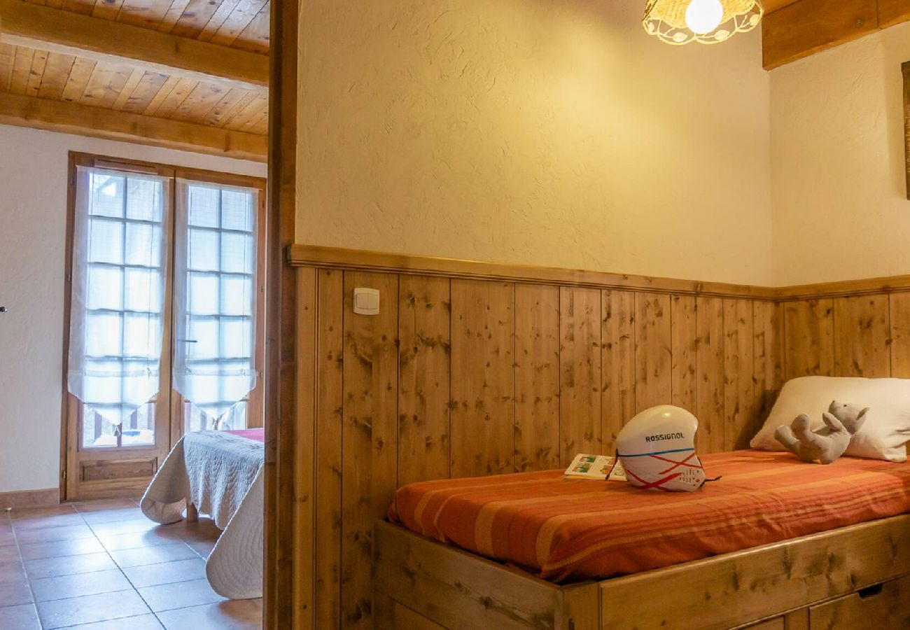 Residence in Vars - App 5 couchages Le Karibu 