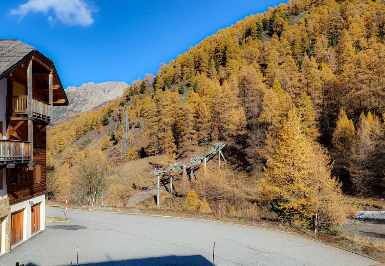 Residence in Vars - App 5 couchages Le Karibu 