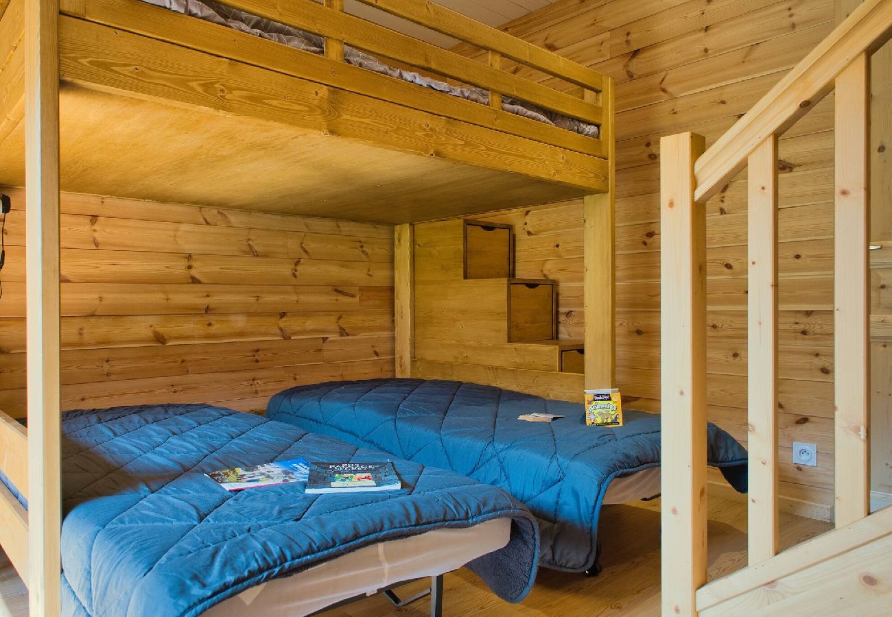 Apartment in Vars - Renovated Triplex • 3 Bedrooms • 150 m from the Slopes • Sleeps 8