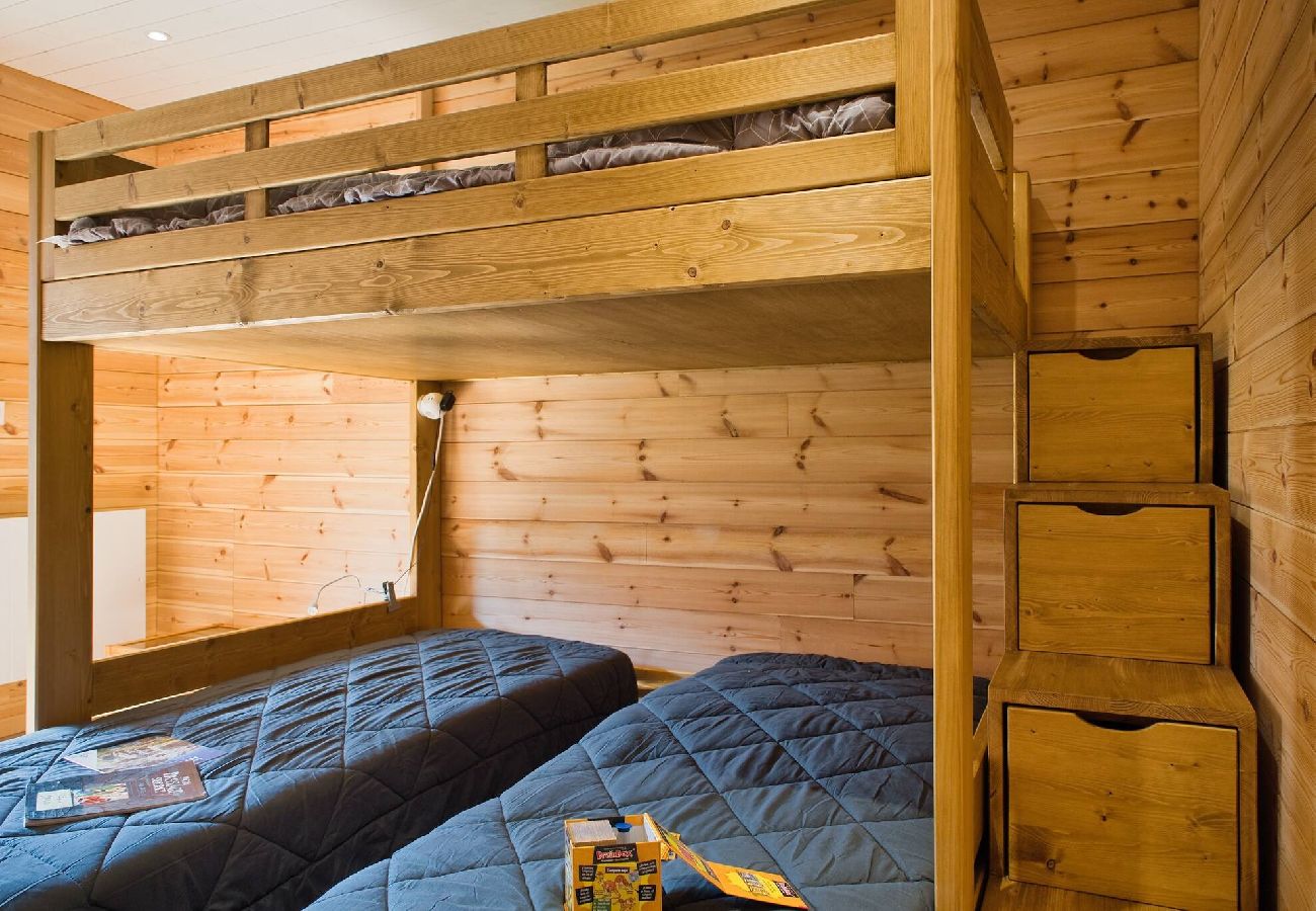 Apartment in Vars - Renovated Triplex • 3 Bedrooms • 150 m from the Slopes • Sleeps 8