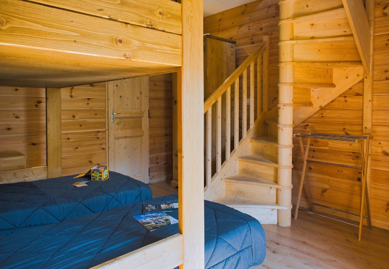 Apartment in Vars - Renovated Triplex • 3 Bedrooms • 150 m from the Slopes • Sleeps 8