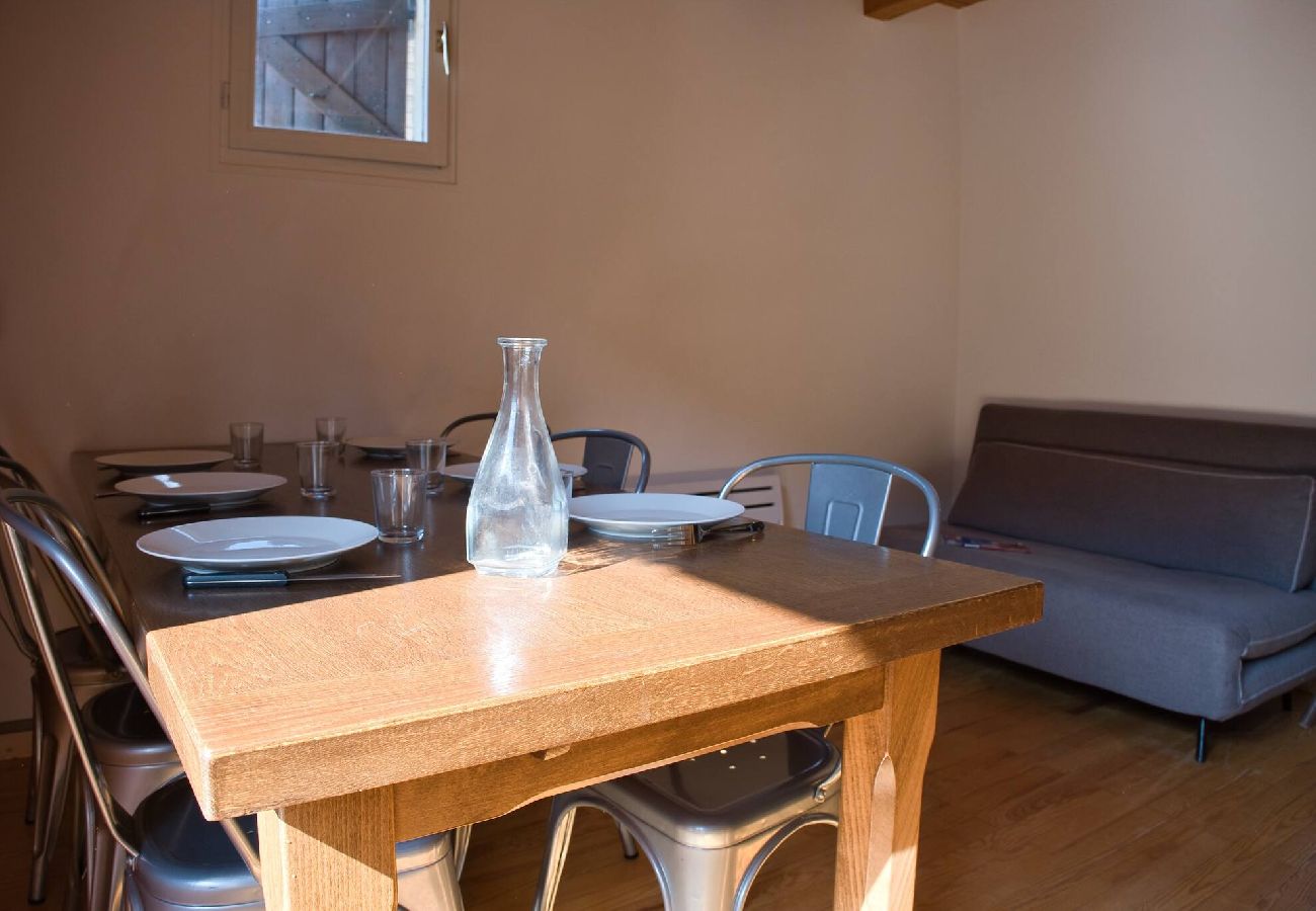 Apartment in Vars - Renovated Triplex • 3 Bedrooms • 150 m from the Slopes • Sleeps 8