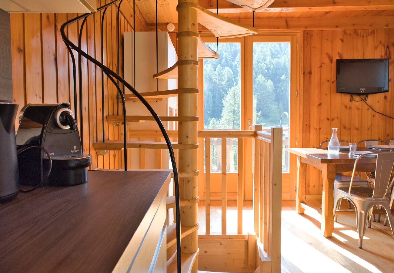 Apartment in Vars - Renovated Triplex • 3 Bedrooms • 150 m from the Slopes • Sleeps 8