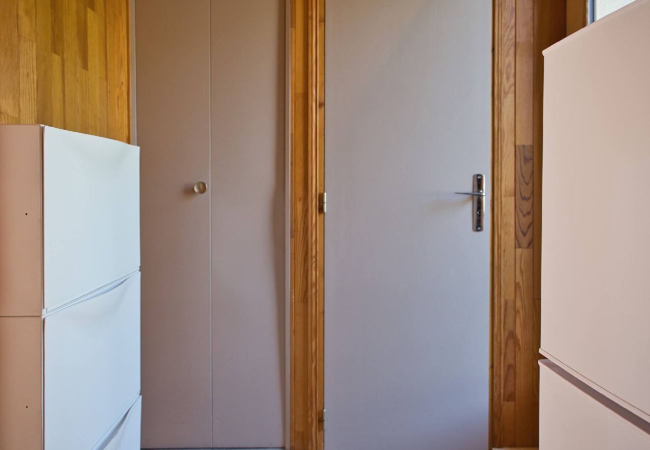 Apartment in Vars - Renovated Triplex • 3 Bedrooms • 150 m from the Slopes • Sleeps 8