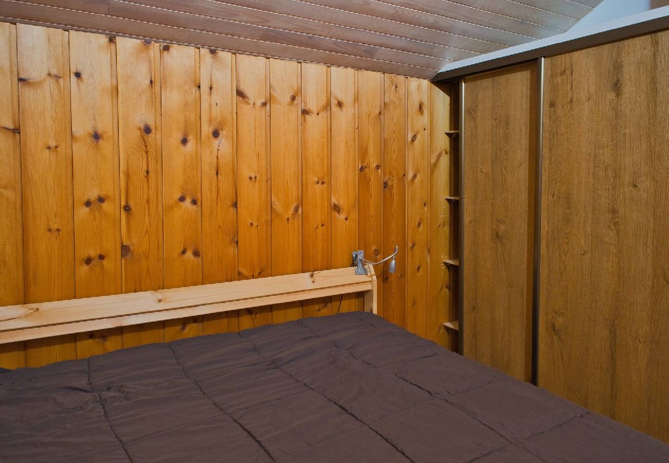 Apartment in Vars - Renovated Triplex • 3 Bedrooms • 150 m from the Slopes • Sleeps 8