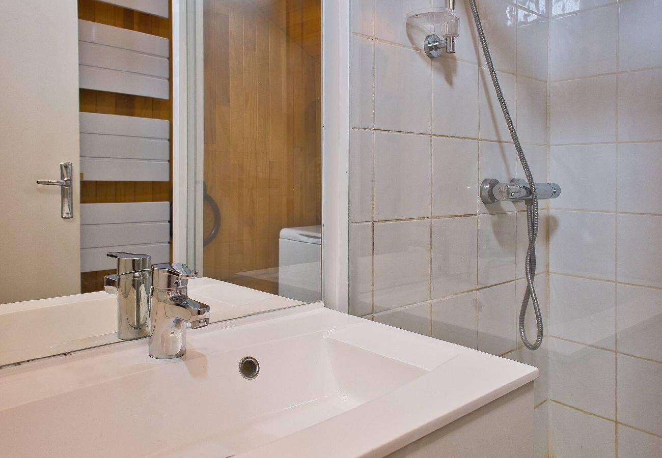 Apartment in Vars - Renovated Triplex • 3 Bedrooms • 150 m from the Slopes • Sleeps 8