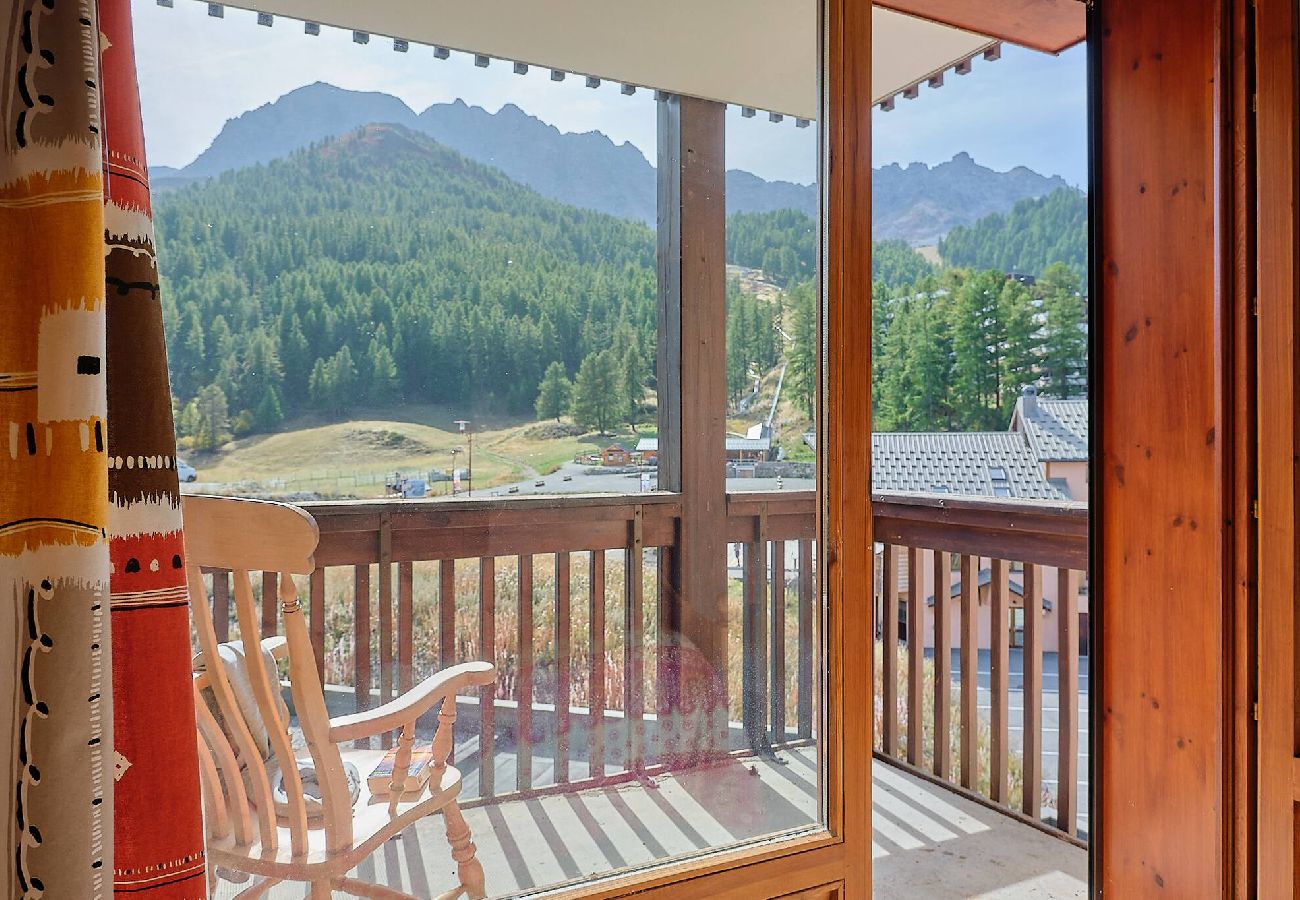 Apartment in Vars - Spacious Apartment • 3 Bedrooms • Near the Slopes • Sleeps 6