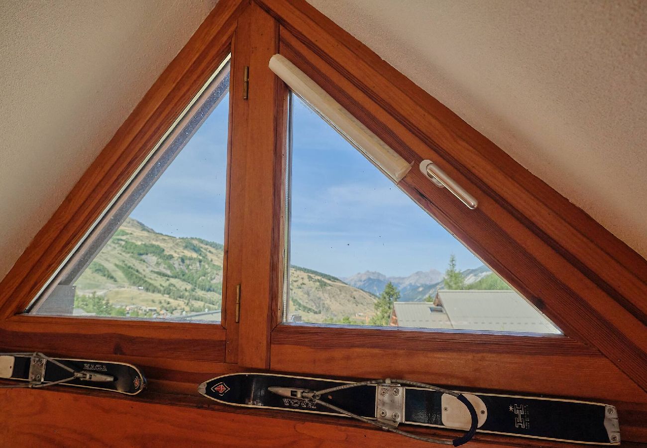 Apartment in Vars - Spacious Apartment • 3 Bedrooms • Near the Slopes • Sleeps 6