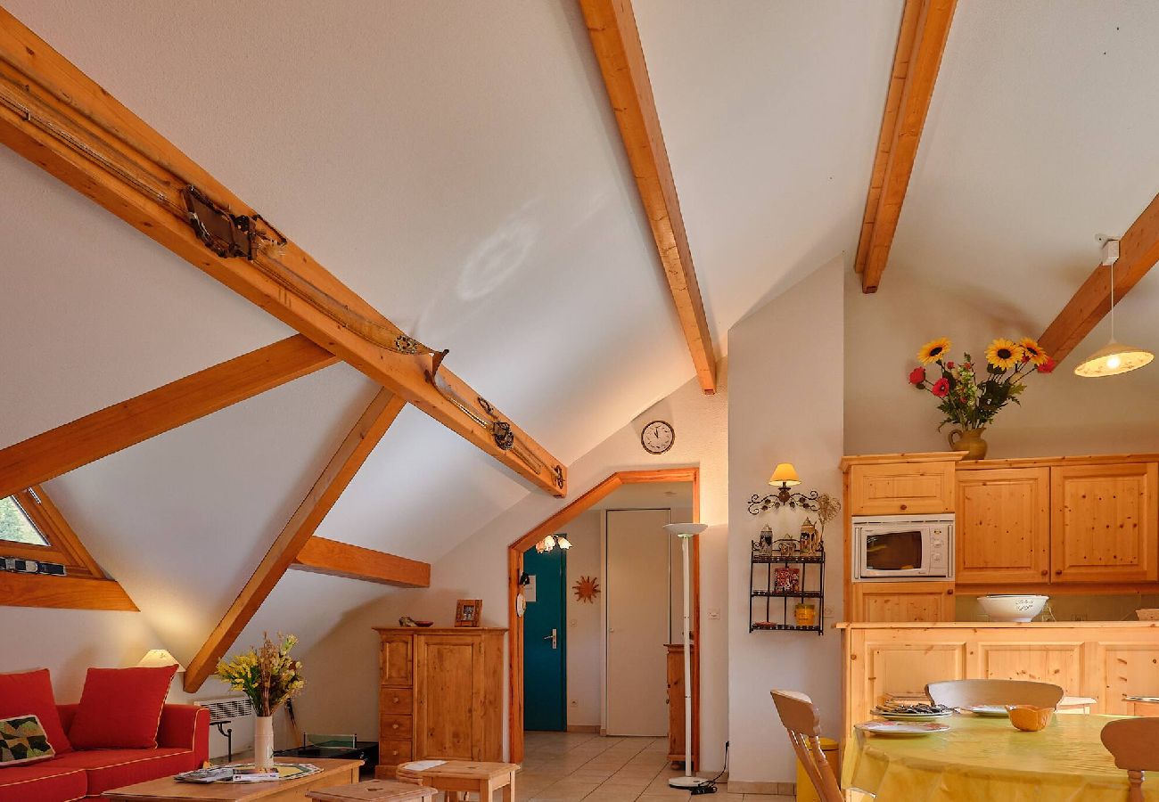Apartment in Vars - Spacious Apartment • 3 Bedrooms • Near the Slopes • Sleeps 6