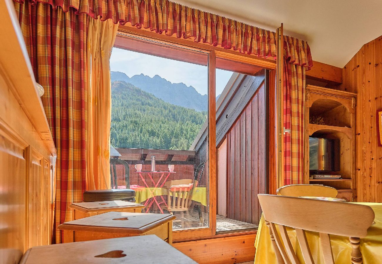 Apartment in Vars - Spacious Apartment • 3 Bedrooms • Near the Slopes • Sleeps 6