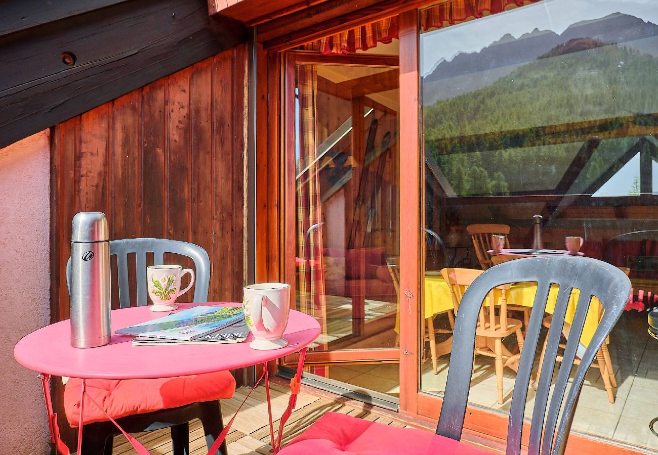Apartment in Vars - Spacious Apartment • 3 Bedrooms • Near the Slopes • Sleeps 6