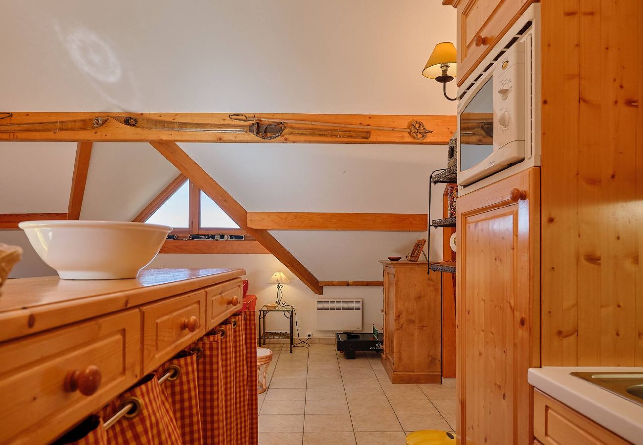 Apartment in Vars - Spacious Apartment • 3 Bedrooms • Near the Slopes • Sleeps 6