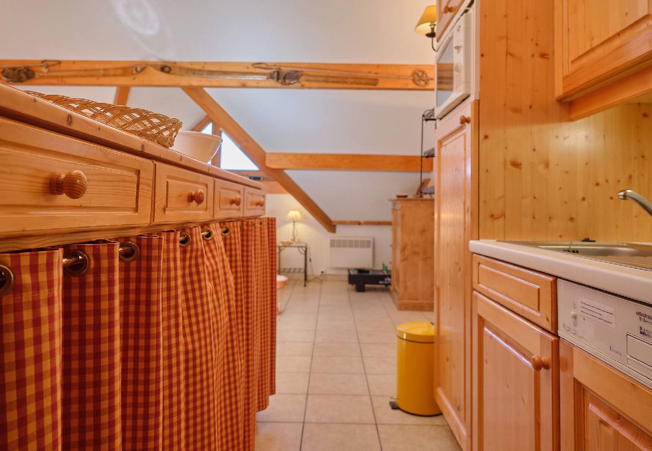 Apartment in Vars - Spacious Apartment • 3 Bedrooms • Near the Slopes • Sleeps 6