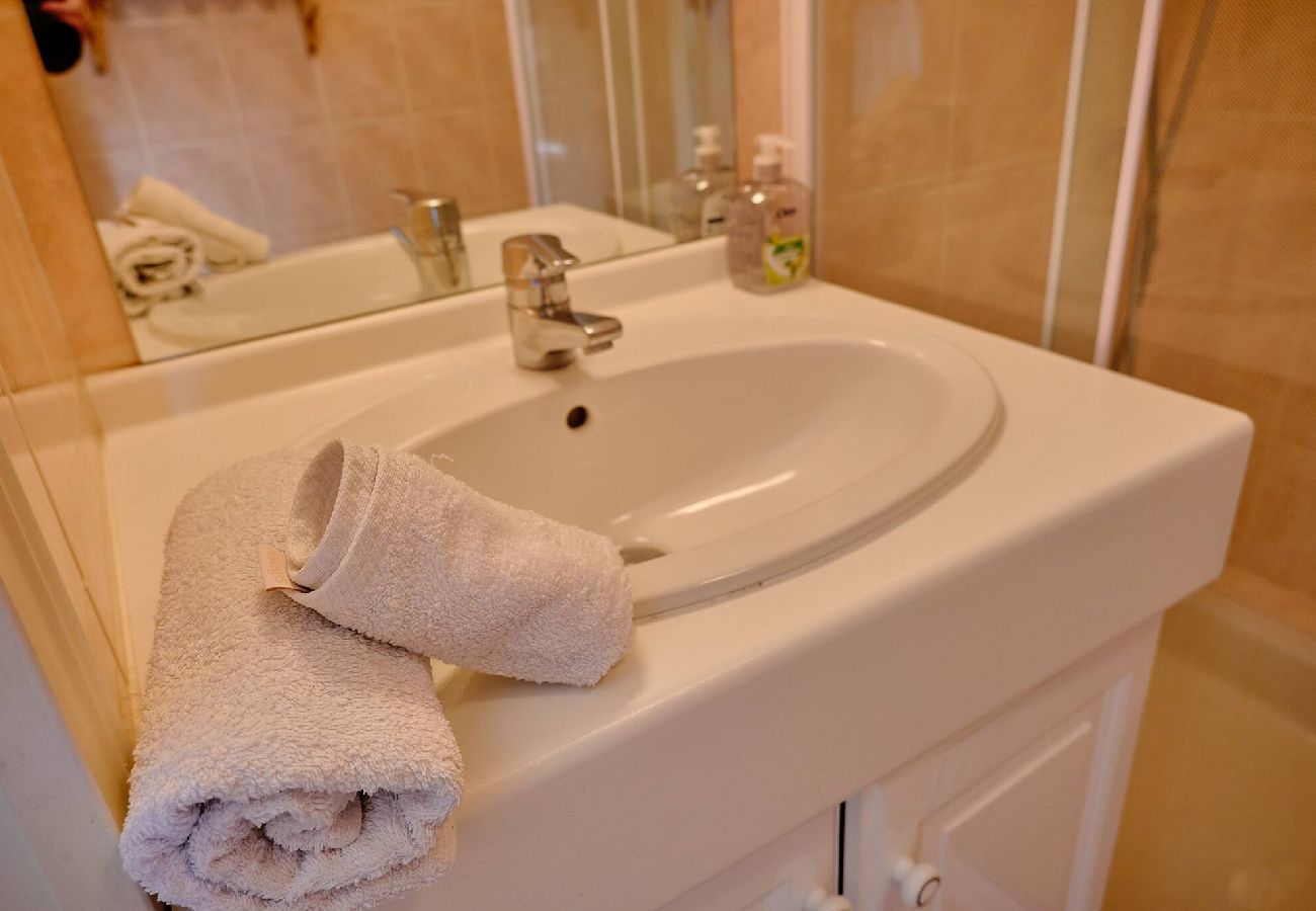 Apartment in Vars - Spacious Apartment • 3 Bedrooms • Near the Slopes • Sleeps 6