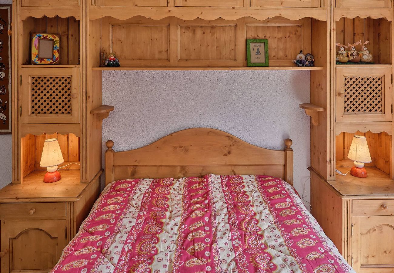 Apartment in Vars - Spacious Apartment • 3 Bedrooms • Near the Slopes • Sleeps 6