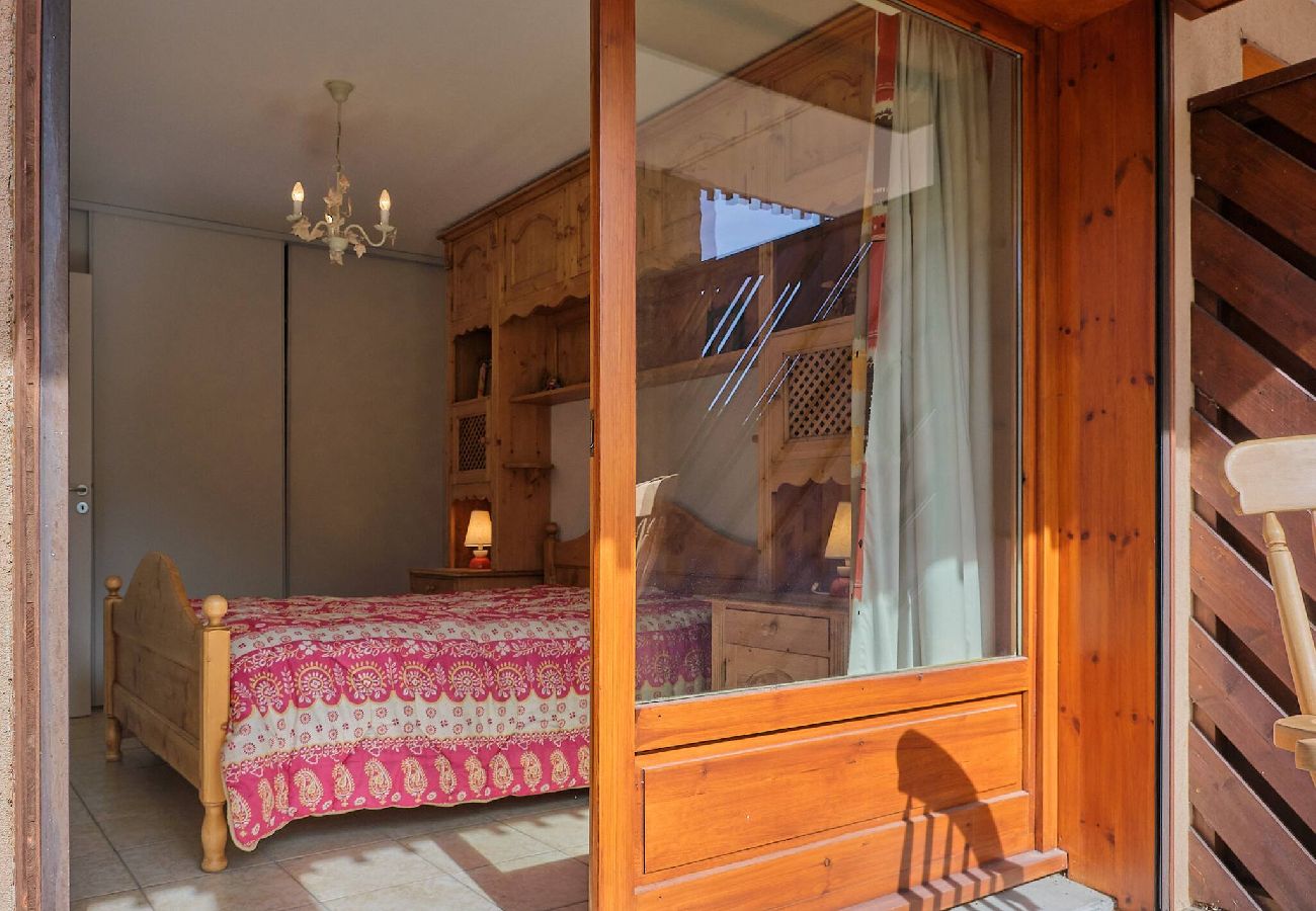 Apartment in Vars - Spacious Apartment • 3 Bedrooms • Near the Slopes • Sleeps 6