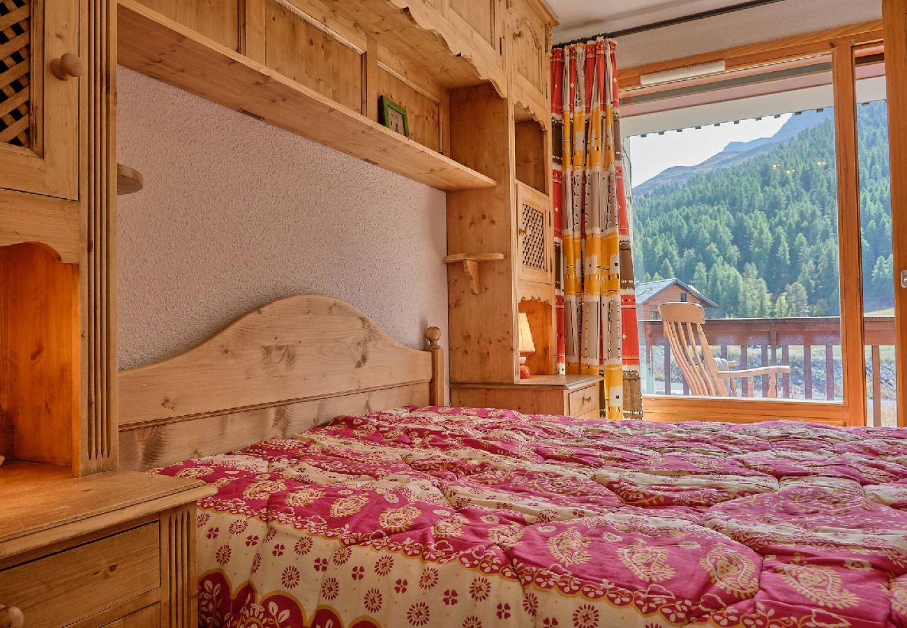 Apartment in Vars - Spacious Apartment • 3 Bedrooms • Near the Slopes • Sleeps 6