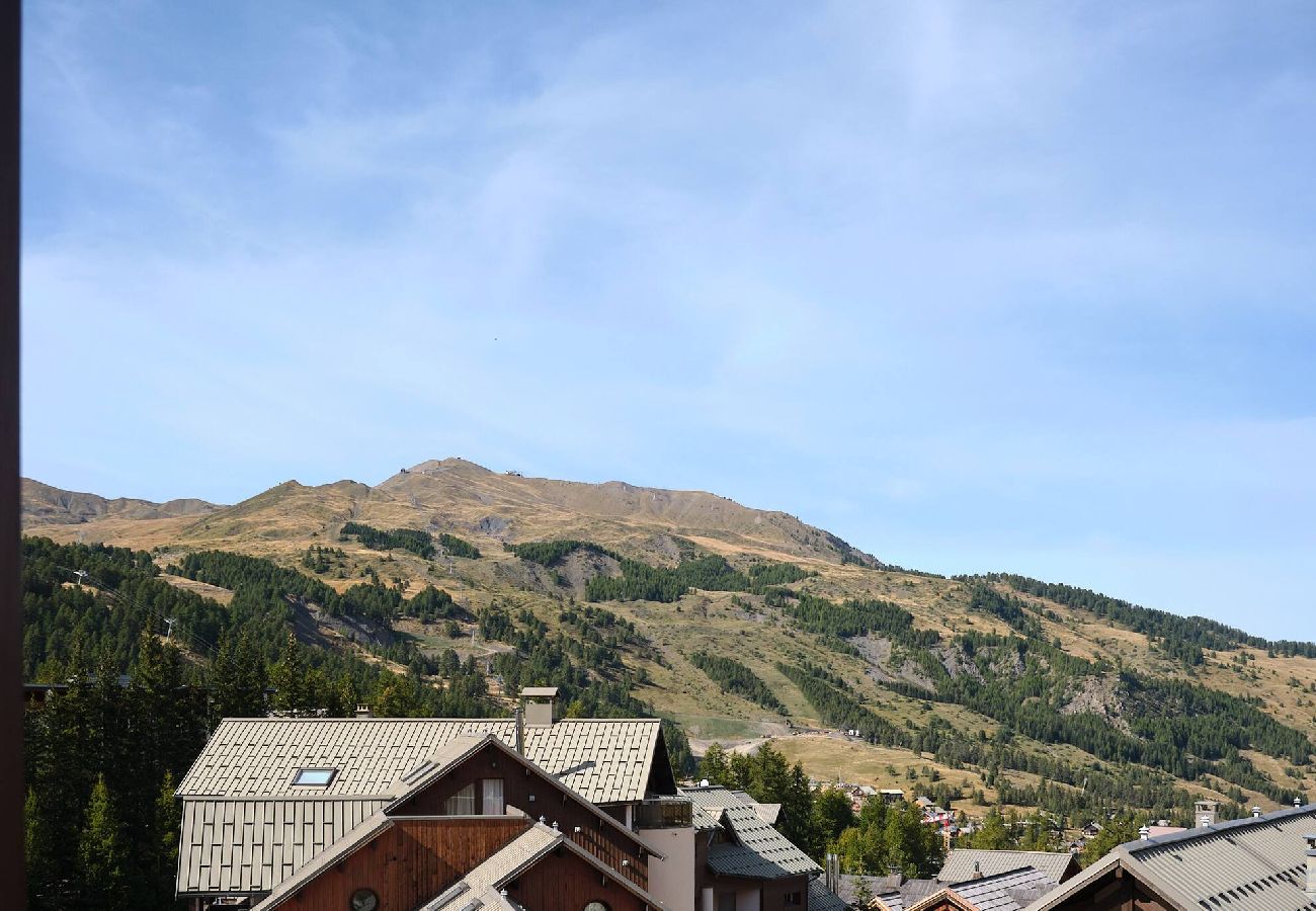 Apartment in Vars - Spacious Apartment • 3 Bedrooms • Near the Slopes • Sleeps 6