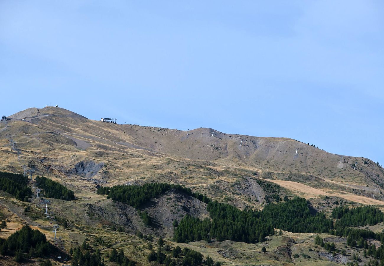Apartment in Vars - Spacious Apartment • 3 Bedrooms • Near the Slopes • Sleeps 6