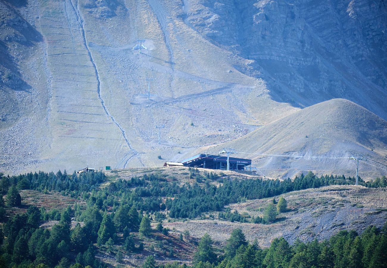Apartment in Vars - Spacious Apartment • 3 Bedrooms • Near the Slopes • Sleeps 6