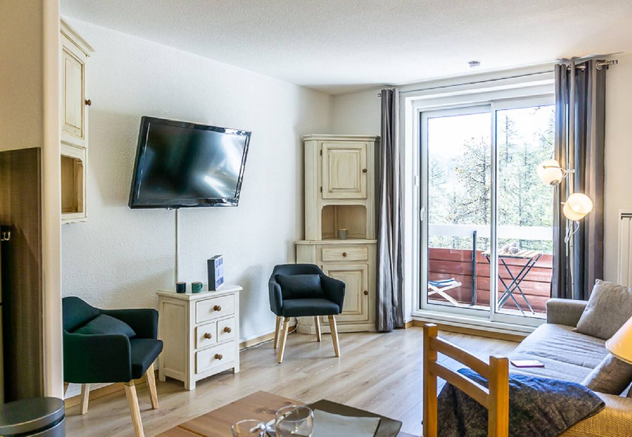 Residence in Vars - Studio • 2-Min Walk to the Slopes • Balcony
