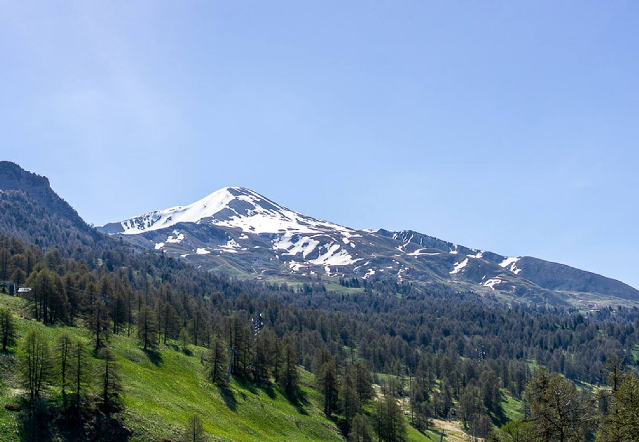 Residence in Vars - Studio • 2-Min Walk to the Slopes • Balcony