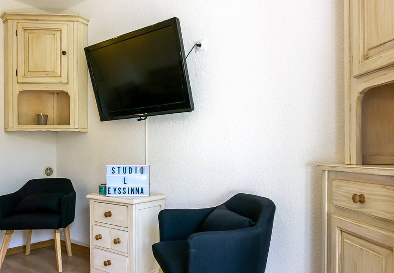 Residence in Vars - Studio • 2-Min Walk to the Slopes • Balcony