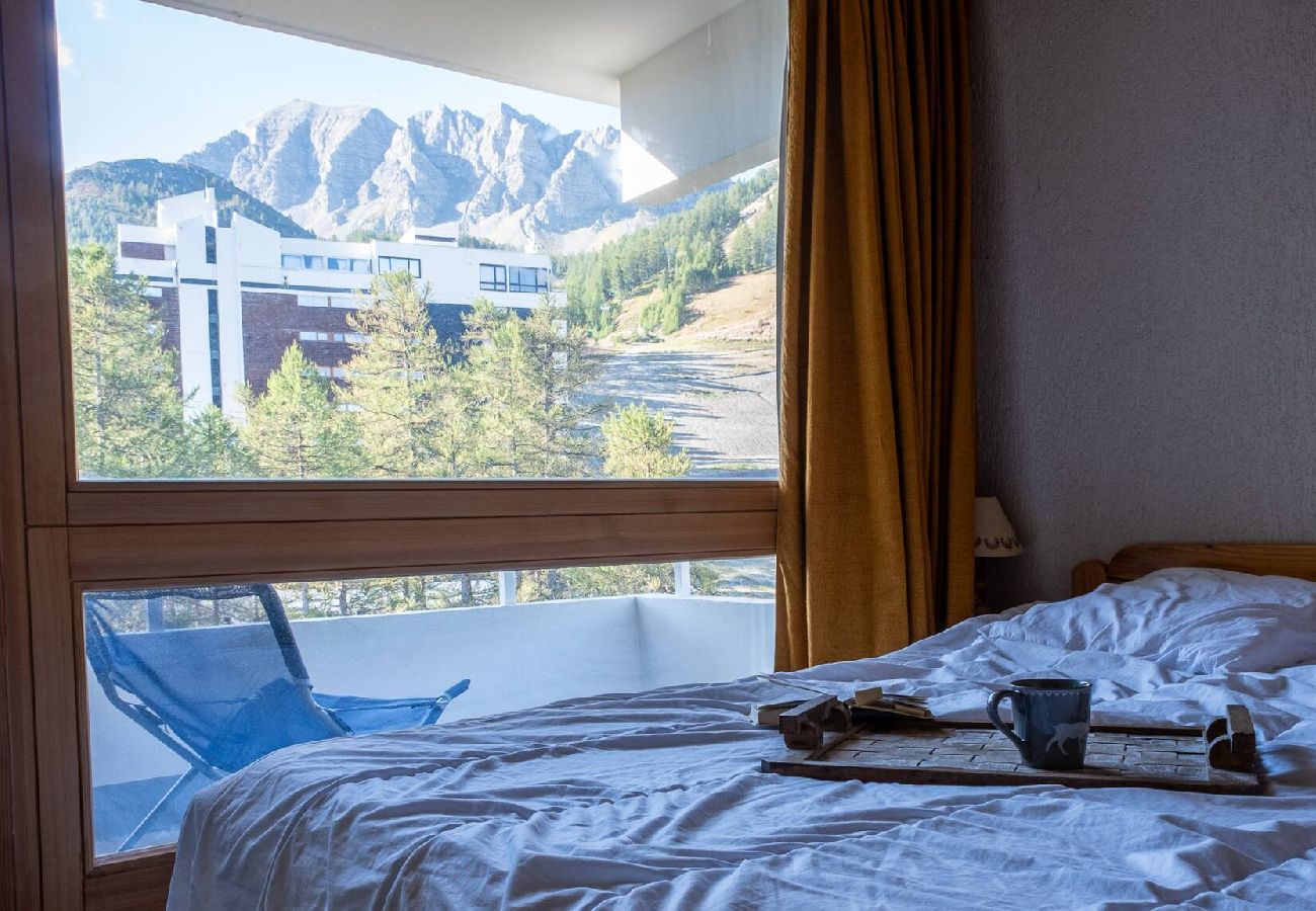 Apartment in Vars - Ski-in/Ski-out Apartment • Slope Views • 2 Bedrooms