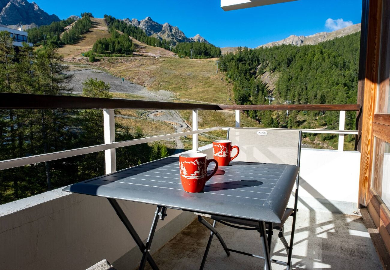 Apartment in Vars - Ski-in/Ski-out Apartment • Slope Views • 2 Bedrooms