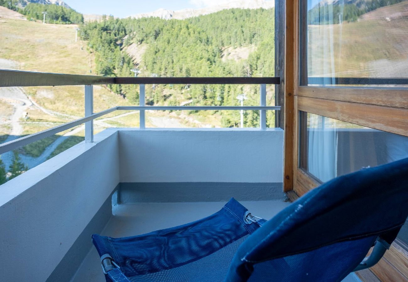 Apartment in Vars - Ski-in/Ski-out Apartment • Slope Views • 2 Bedrooms
