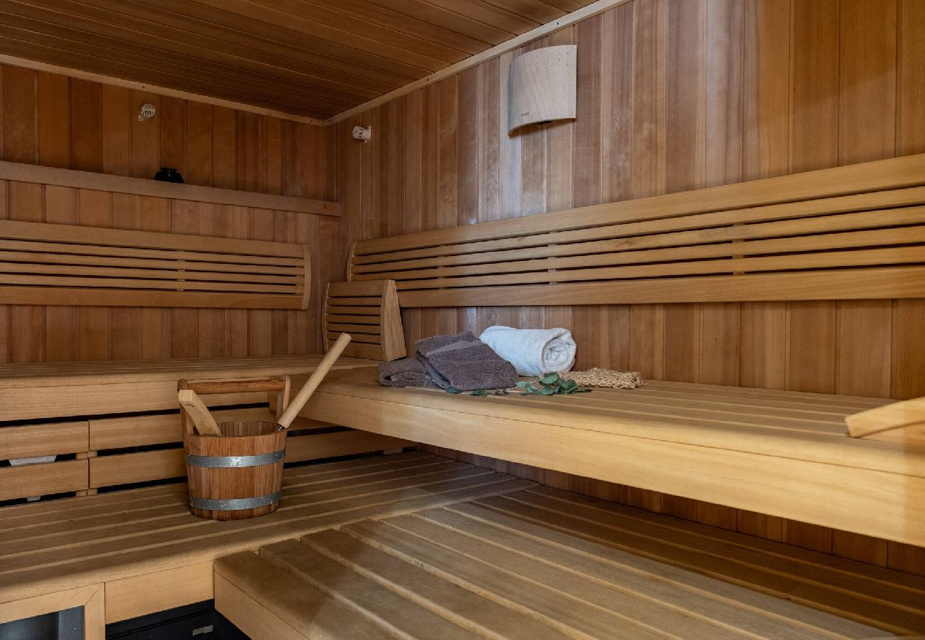 Chalet in Vars - Exceptional chalet • swimming pool • ski-in/ski-out