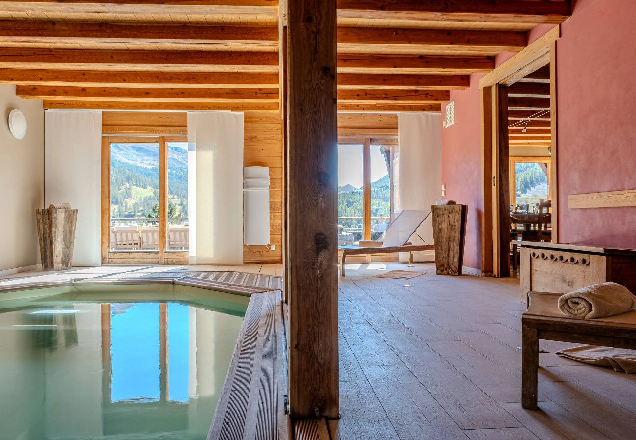 Chalet in Vars - Exceptional chalet • swimming pool • ski-in/ski-out