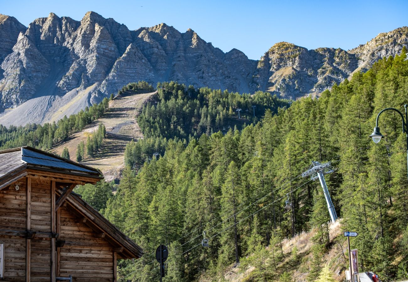 Chalet in Vars - Exceptional chalet • swimming pool • ski-in/ski-out