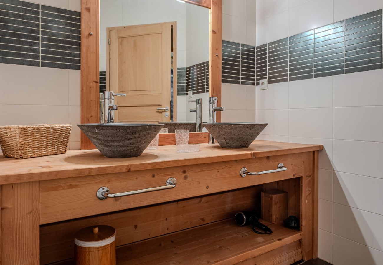 Chalet in Vars - Exceptional chalet • swimming pool • ski-in/ski-out