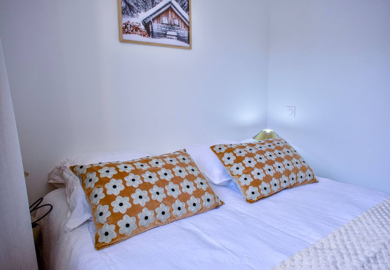 Appartement à Vars - L’Alpin Chic–Appartement neuf Vars Centre - Garage,Terrasse, 4 adultes+2 enfants