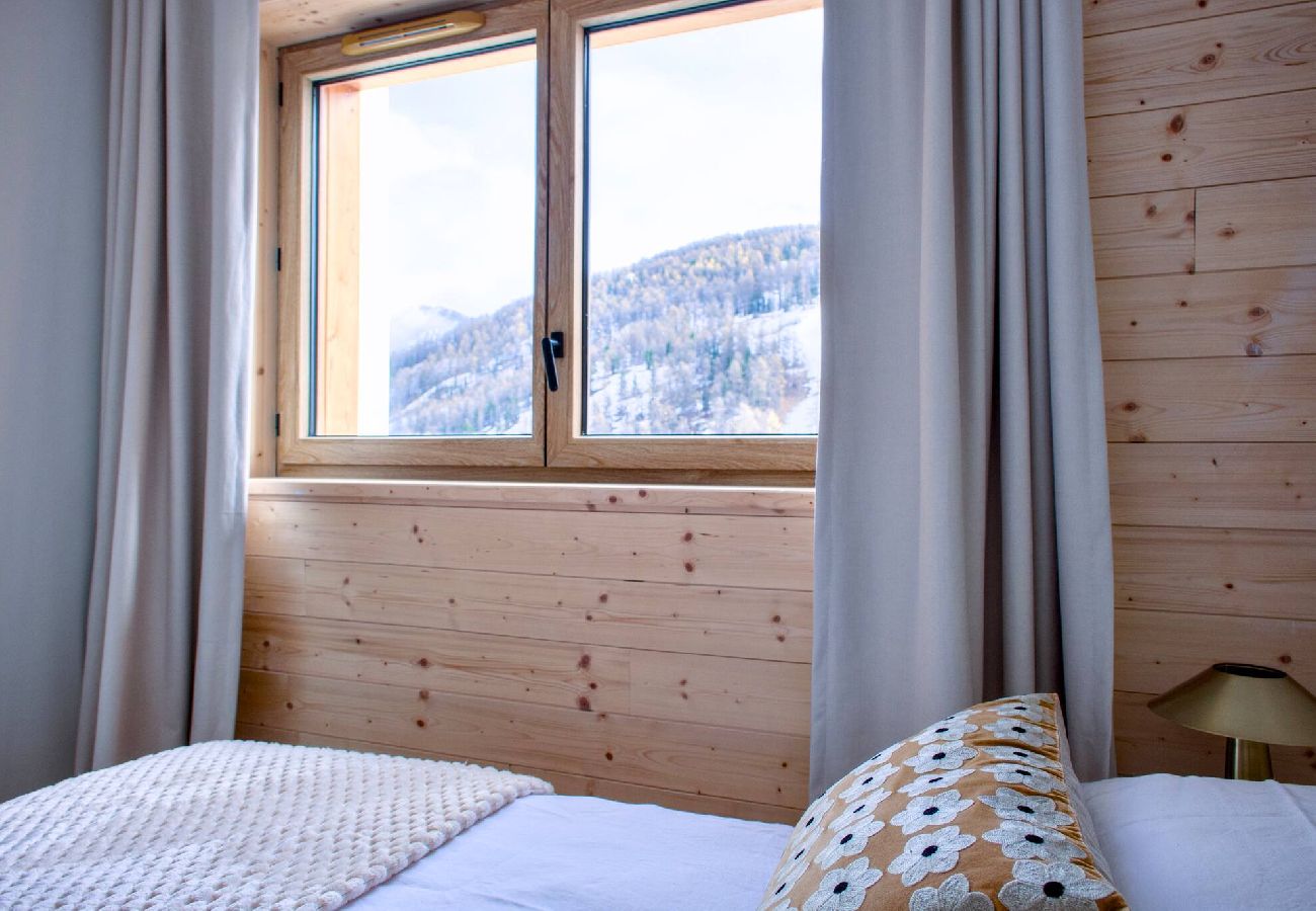 Appartement à Vars - L’Alpin Chic–Appartement neuf Vars Centre - Garage,Terrasse, 4 adultes+2 enfants