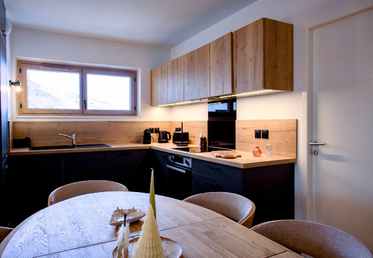 Appartement à Vars - L’Alpin Chic–Appartement neuf Vars Centre - Garage,Terrasse, 4 adultes+2 enfants