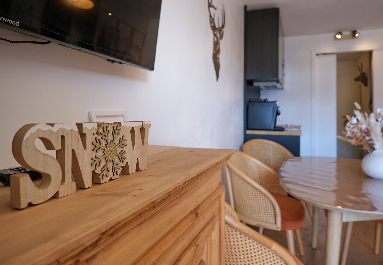 Appartement à Vars - Appartement cosy • Centre Vars • À 4 min des pistes • 2 adultes + 2 enfants
