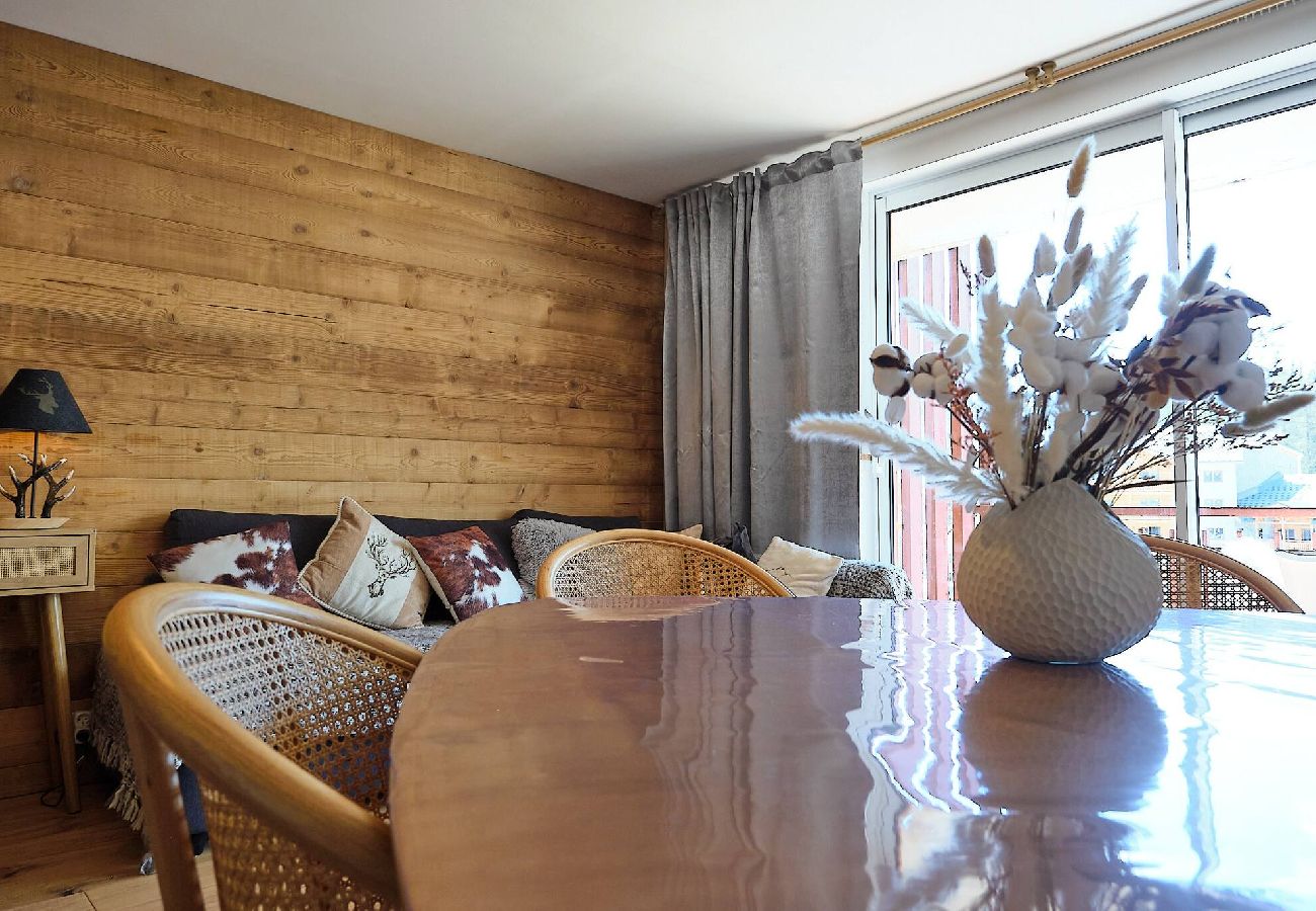 Appartement à Vars - Appartement cosy • Centre Vars • À 4 min des pistes • 2 adultes + 2 enfants