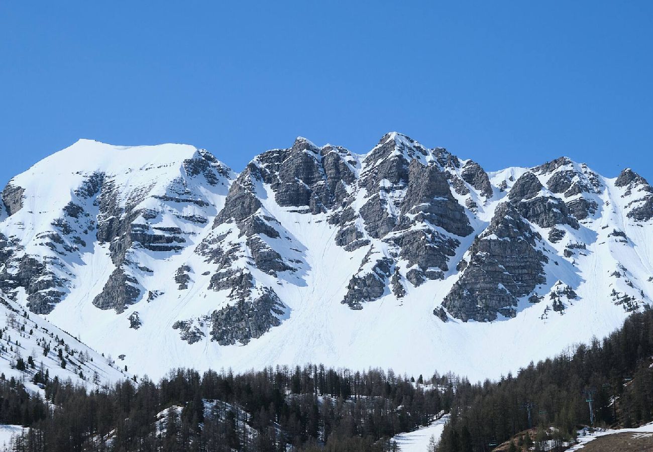 Appartement à Vars - Appartement cosy • Centre Vars • À 4 min des pistes • 2 adultes + 2 enfants
