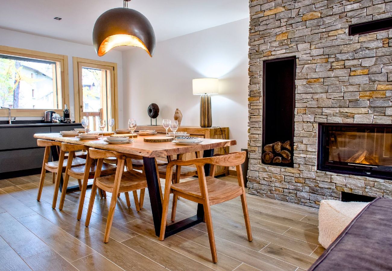 Maison mitoyenne à Vars - Chalet neuf • 4 chambres • Garage • Centre station • 10 pers.