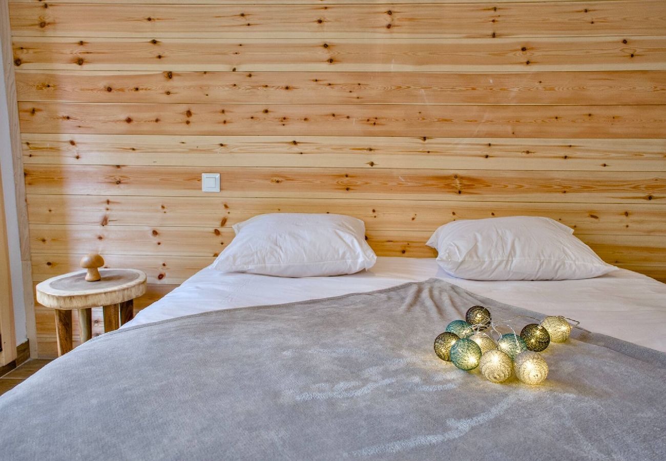 Maison mitoyenne à Vars - Chalet neuf • 4 chambres • Garage • Centre station • 10 pers.