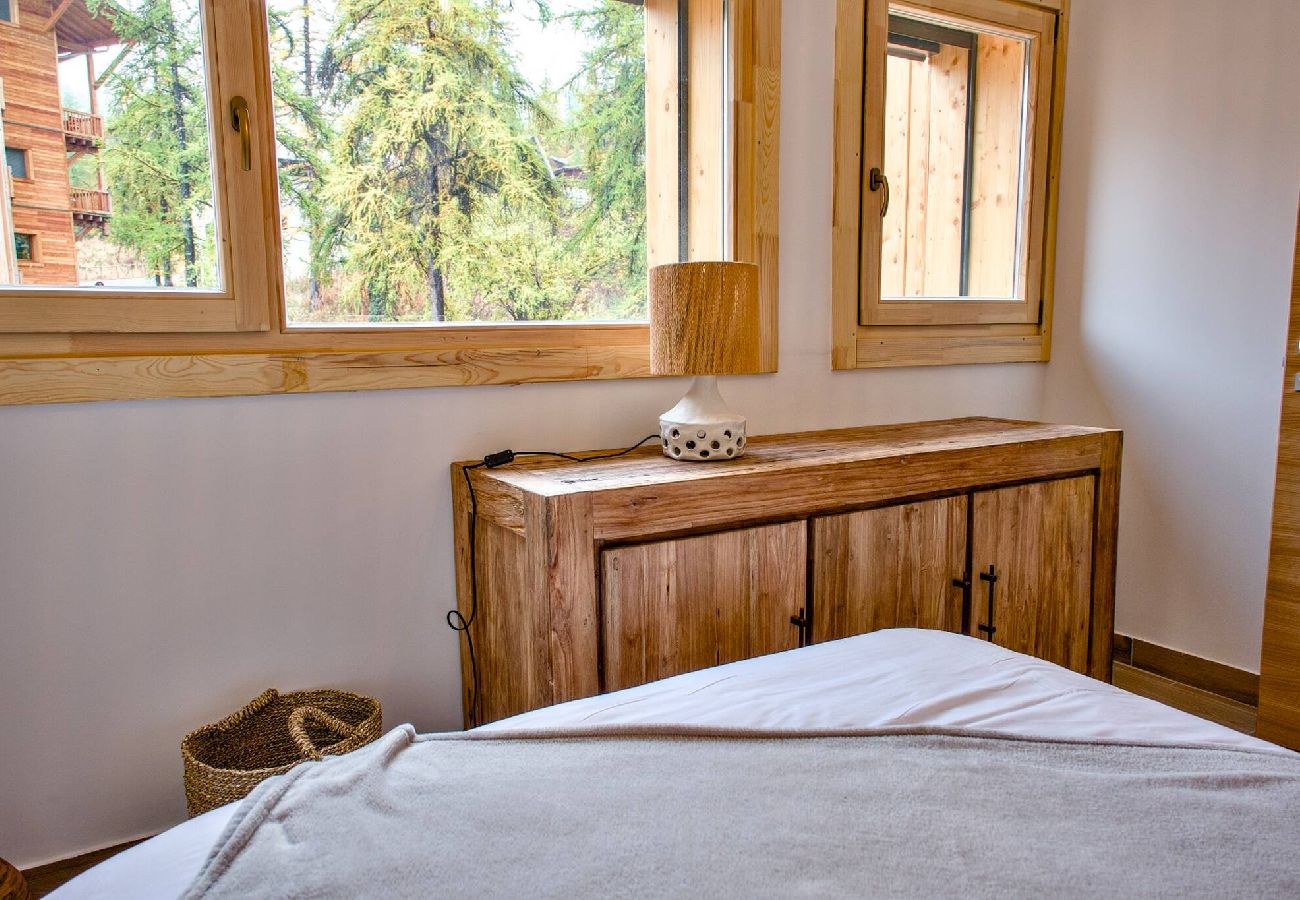 Maison mitoyenne à Vars - Chalet neuf • 4 chambres • Garage • Centre station • 10 pers.